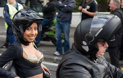 Noua britanice din zece se uita la sanii celorlalte femei