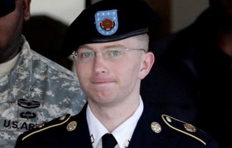 Militarul american Bradley Manning vrea sa devina femeie