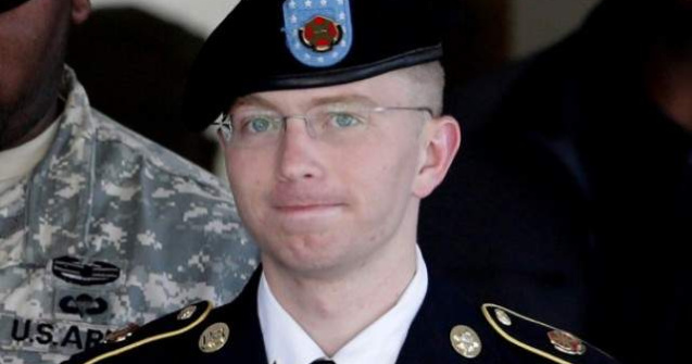 Militarul american Bradley Manning vrea sa devina femeie