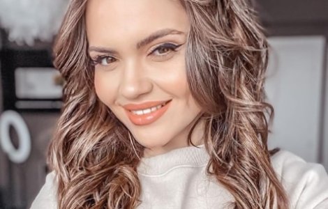 Cristina Șișcanu, criticată de internauți. „Se vede marginea albă de la tampon”