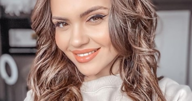 Cristina Șișcanu, criticată de internauți. „Se vede marginea albă de la tampon”