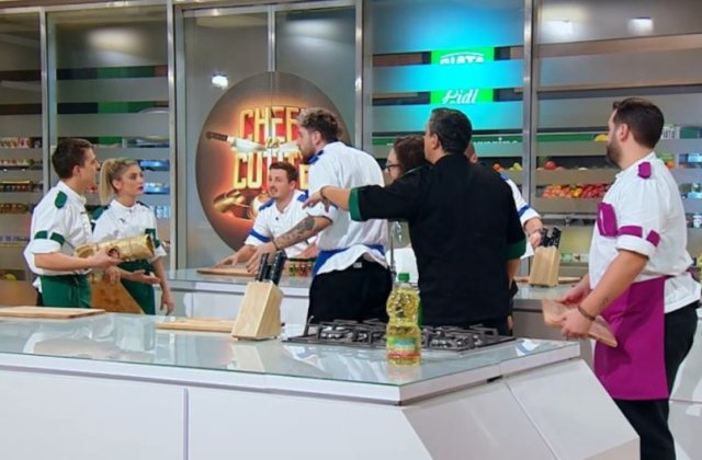 Chefi la Cuțite și o amuletă buclucașă. „Cupcake, un gogoș și...Titu” a fost proba care i-a afundat pe chefi. La final, o echipă și-a pierdut cuțitul de aur