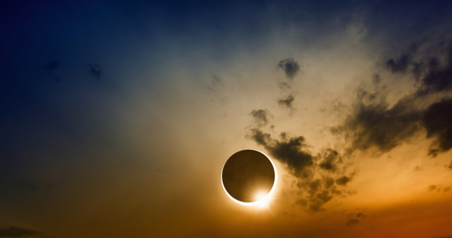 Eclipsa totală de lună și „Superluna sângerie” au loc astăzi. Unde se pot urmări
