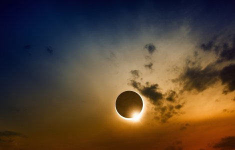 Eclipsa totală de lună și „Superluna sângerie” au loc astăzi. Unde pot fi urmărite