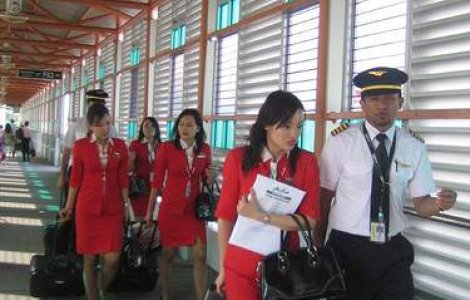 Cat costa sa devii stewardesa in Romania?