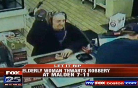  Video  O batranica a pus pe fuga un hot