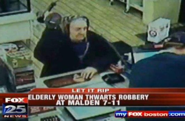 [VIDEO] O batranica a pus pe fuga un hot