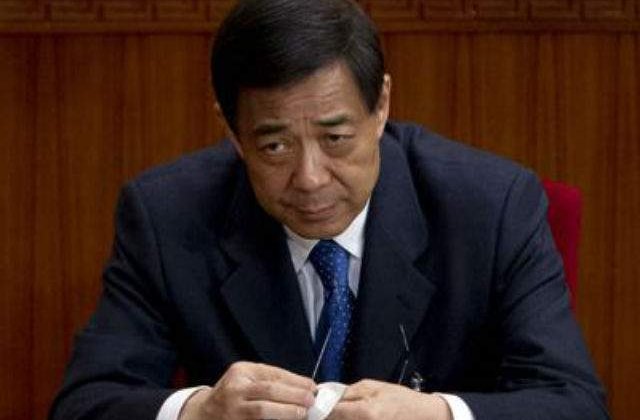 Bo Xilai poarta aceeasi pereche de indispensabili de 50 de ani