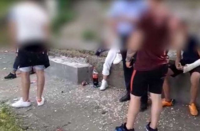 Amendă totală de 7.200 lei pentru 9 tineri care mâncau semințe și aruncau cojile pe jos