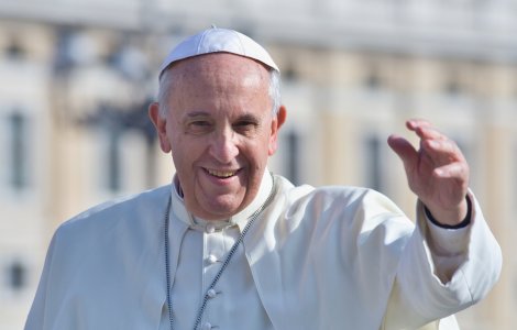 Papa Francisc a sărutat tatuajul unei supraviețuitoare de la Auschwitz
