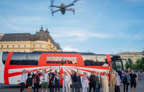 VIDEO Cum se distrează echipa Asia Express în pauze. Dansează pe o celebră melodie cântată de Cheloo