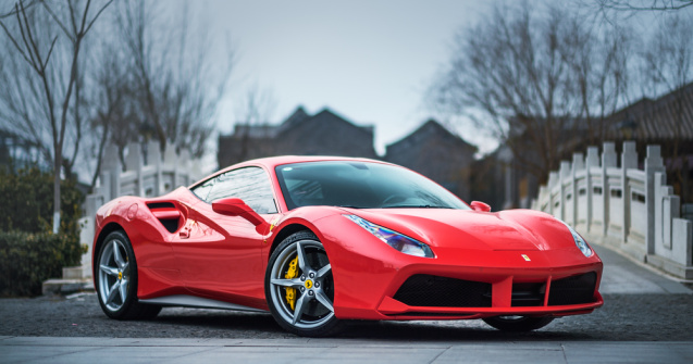  Top  Bijuterii pe patru roți: 3 cele mai scumpe mașini din lume