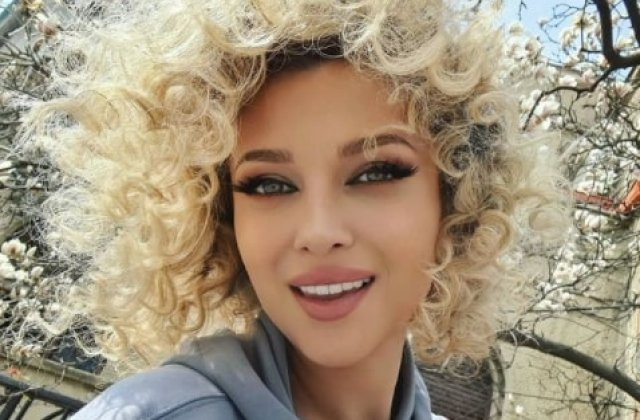 Lora, fotografie incendiară pe Instagram. Cât de bine arată artista în costum de baie