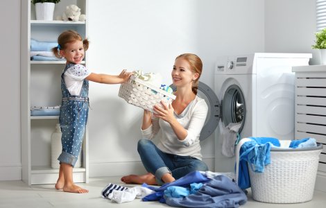  Top  Vârsta la care copiii ar trebui să înceapă să facă anumite treburi casnice