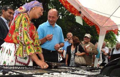 Basescu: "La 99% dintre romani le plac manelele, deci nu resping ceea ce provine de la romi"