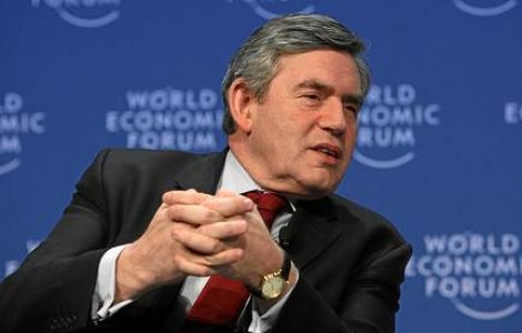 Premierul britanic, acuzat ca isi hartuieste asistentii