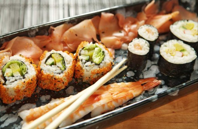 "Cei 3 bucatari" gatesc pentru animalele fara stapan