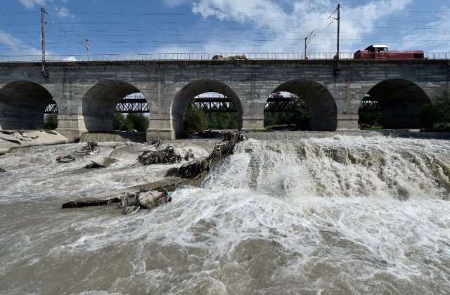 Cod portocaliu de viituri pe râuri din Muntenia și Dobrogea; Cod galben de inundații în 24 de județe