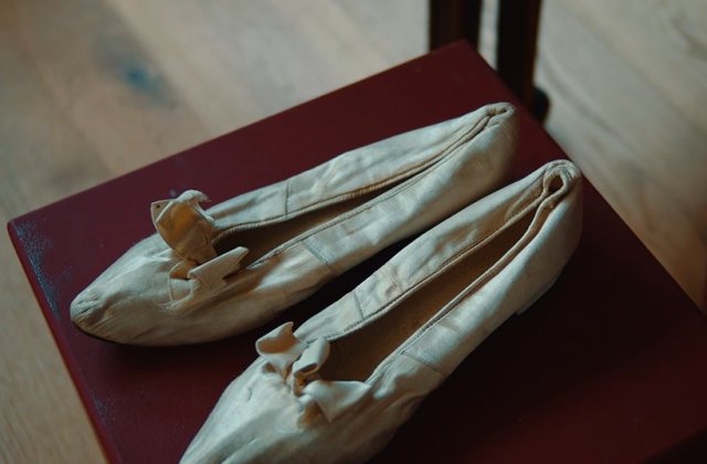 Articole de lenjerie care i-au aparţinut împărătesei Sissi a Austriei vor fi scoase la licitaţie