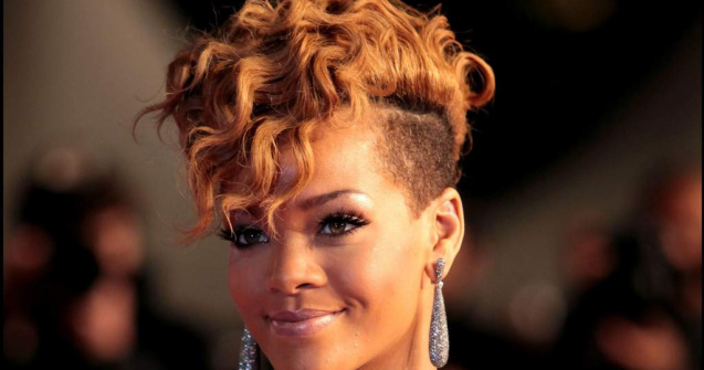  Video  "Pitica porno" i-a facut striptease Rihannei