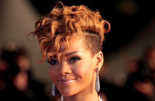 [VIDEO] "Pitica porno" i-a facut striptease Rihannei