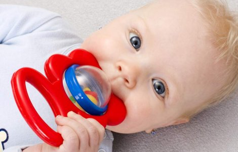 Un pediatru din SUA, acuzat de violarea a peste 100 de copii