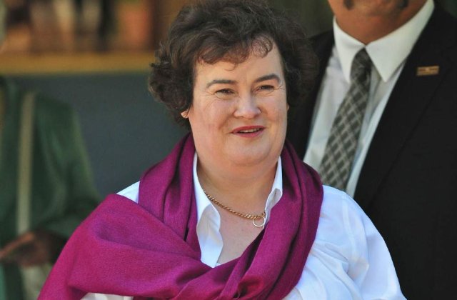 Susan Boyle, confundata cu Regina Marii Britanii