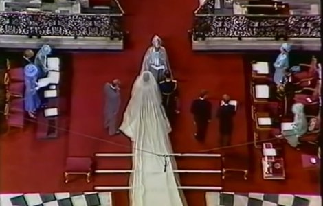 Rochia de mireasă a prințesei Diana, vedeta unei expoziții dedicată designerilor