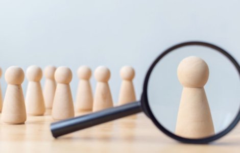 Cum îți poate îmbunătăți afacerea un sistem HCM?