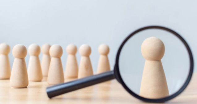 Cum îți poate îmbunătăți afacerea un sistem HCM?