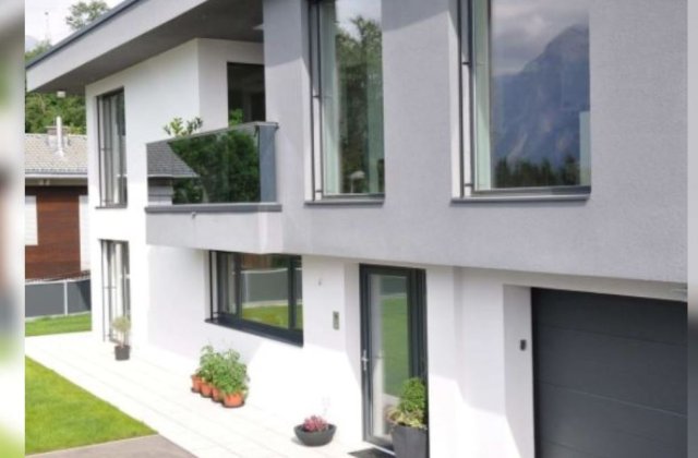 Aluminiu versus PVC: care sunt diferențele și cum alegi materialul potrivit pentru ferestre?