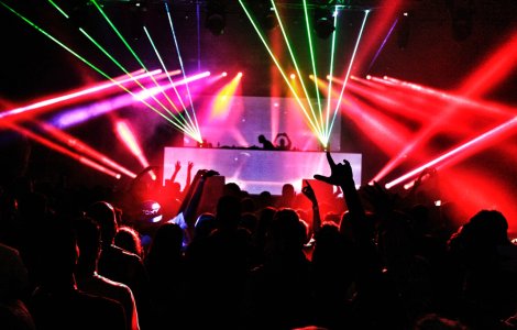 Prima noapte de petreceri, după pandemie. „E super bine. Trăim din nou”