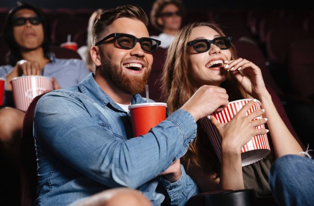 Un oraș din Rom&acirc;nia oferă bilete la cinematograf pentru persoanele vaccinate