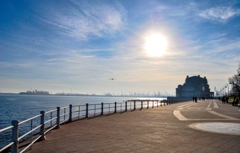 O femeie a căzut de pe faleza Cazinoului din Constanța. În ce stare este victima