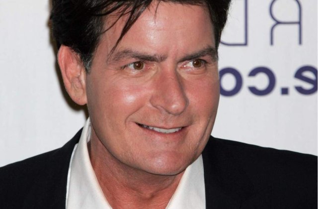 Charlie Sheen, internat la reabilitare
