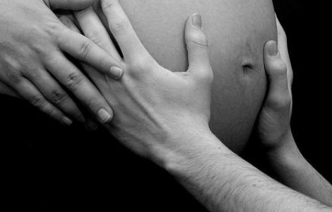 Gravida rapita si operata fara anestezie