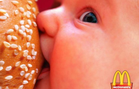 O femeie sterila a nascut tripleti dupa ce a renuntat la vegetarianism pentru McDonald`s