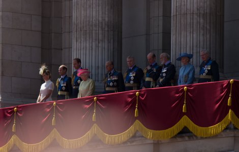 Reacția suveranei și familiei regale după nașterea fiicei lui Harry cu Meghan