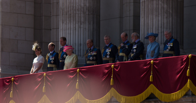 Reacția suveranei și familiei regale după nașterea fiicei lui Harry cu Meghan