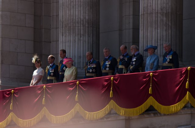 Cum au reacționat suverana și membrii familiei regale după nașterea fiicei lui Harry și Meghan. Numele acordat micuței i-a sensibilizat pe toți