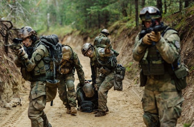 C&acirc;t de dificil este să alegi o pereche de bocanci militari care să ți se potrivească la fix?