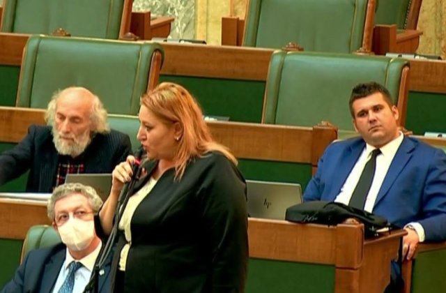 Diana Șoșoacă trăiește sub teroare. Senatoarea este amenințată cu moartea și leagă mesajele primite de asasinatul de la Arad