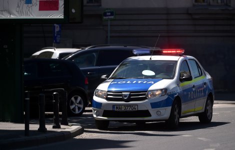 Un traficant din Capitală a aruncat un rucsac plin cu heroină spre polițiști