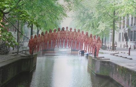 5.000 de oameni goi, pe treptele Operei din Sydney