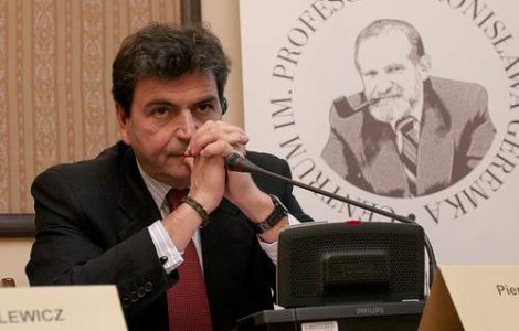 Secretarul de stat francez, acuzat de rasism pentru declaratiile facute la Bucuresti