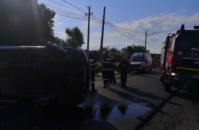 Microbuz care ducea copii la școală, implicat &icirc;ntr-un ACCIDENT GRAV. Bilanț &icirc;ngrozitor