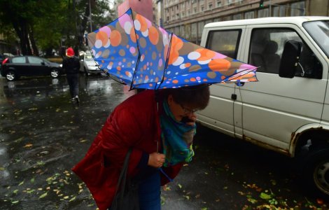 Atenționare ANM de vreme rea: averse și vijelii în toată țara până duminică seară