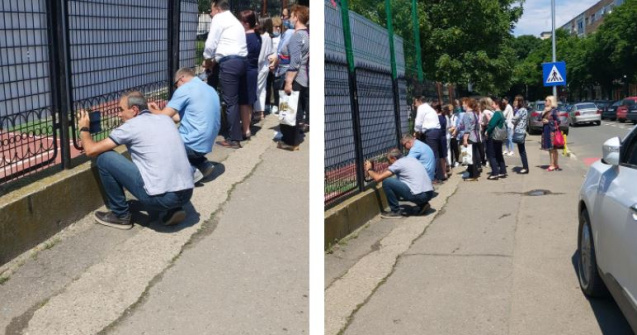 Festivitate de absolvire „pe sub gard”. Părinții, umiliți peste măsură