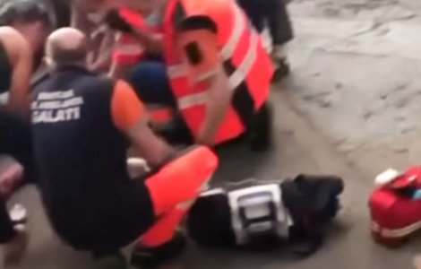 Atac mafiot sângeros în fața copiilor. Agresorul a fredonat o piesă hip-hop în drum spre arest: „Garda și-a adunat forțele!”