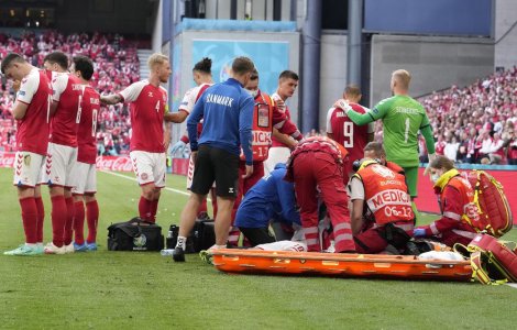 VIDEO Lumea fotbalului, în stare de șoc! Christian Eriksen a fost resuscitat și dus la spital, după ce s-a prăbușit pe teren la EURO 2020